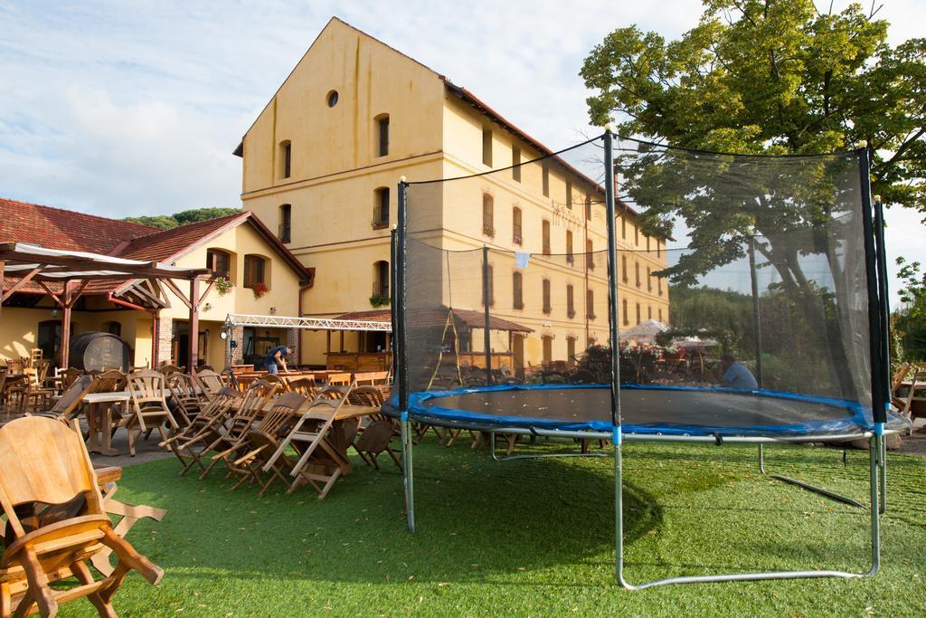 Hanul Moara cu Noroc Ineu  Exterior foto